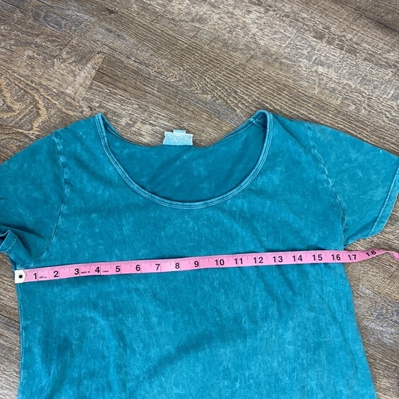 LulaRoe Acid Washed Classic Tee - Picture 5 of 9